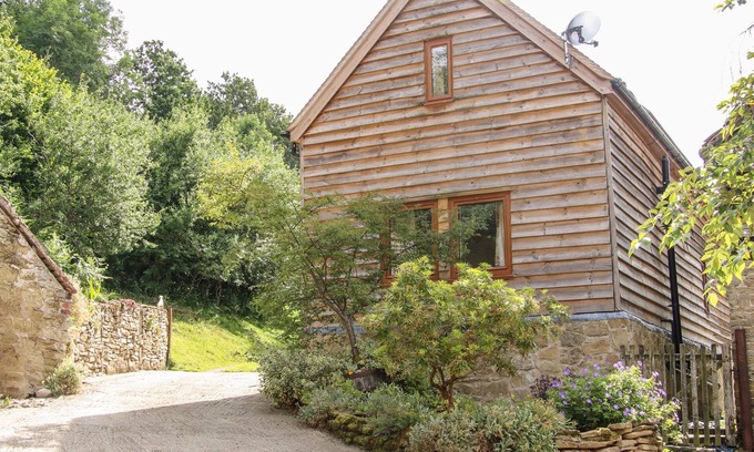 Munslow Cottage | POOL BARN, pet friendly, character holiday cottage in Craven Arms