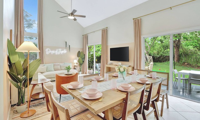 Jupiter House | Pool BBQ Amazing Location Playroom Luxury Rental