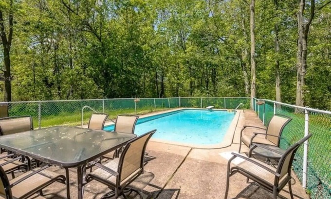 Waverly Beach House | * Pool Escape ~ Close to Waverly Beach & Trails