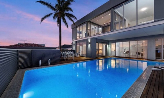 Yokine House | Pool, Family & Group entire house