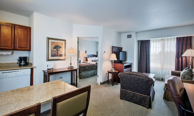 Rockford Condo | Pool. Free Breakfast. Your Next Vacation!