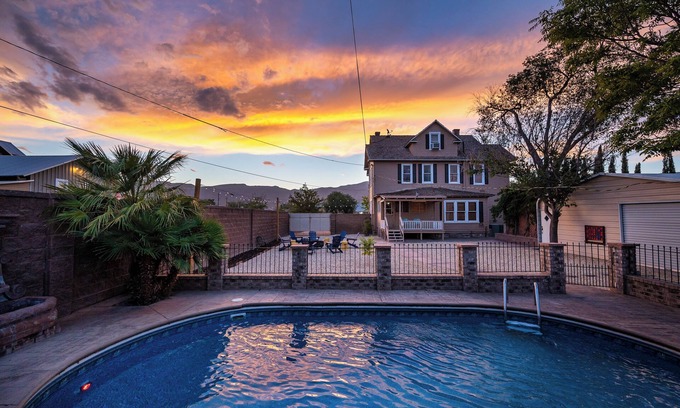 Alamogordo House | Pool+Game Room+Spacious Kings+16 mi to White Sands