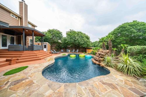 Wetmore House | Pool, Games & Bbq Luxury Texas Home