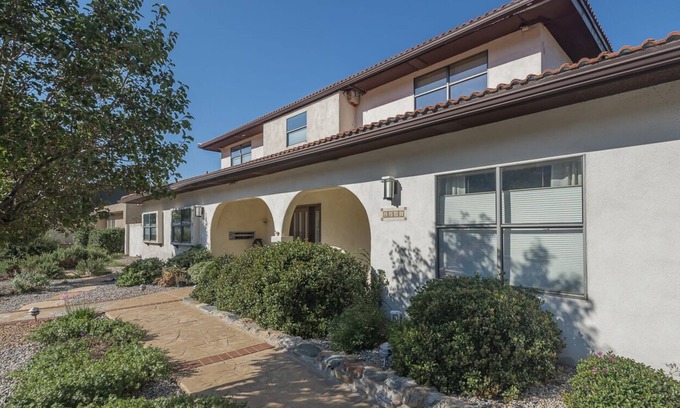 Northeast Heights House | POOL & GORGEOUS VIEWS Atop Albuquerque