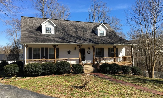 Byrdstown House | Pool/Grill, Dale Hollow Lake and nearby Sunset Marina with Mountain view