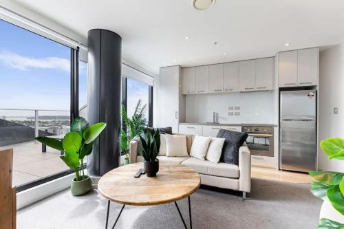 Auckland Central Business District Apartment | Pool, Gym & Modern 2BR Sky Tower View Zodiak Stays