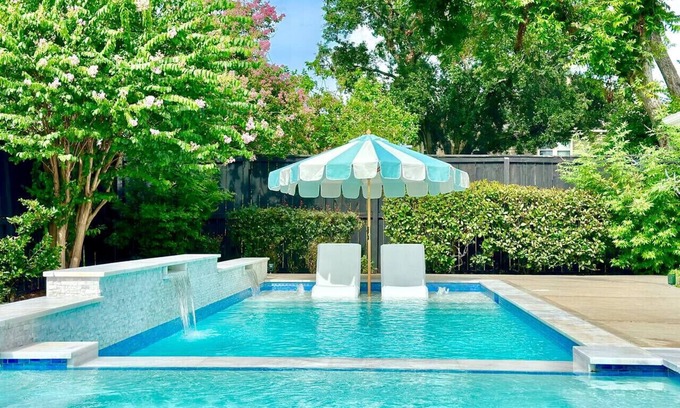 Houston House | POOL/Heated Spa Galleria sleeps 12 Griddle