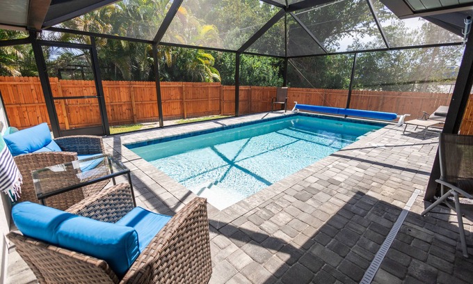 San Carlos Park House | Pool Home in Beautiful San Carlos, 10 Mins from airport, 15 Mins from beach
