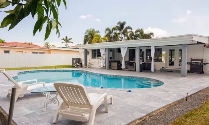 West Little River House | Pool Home in North Miami Beach. Everyone gets own bed !