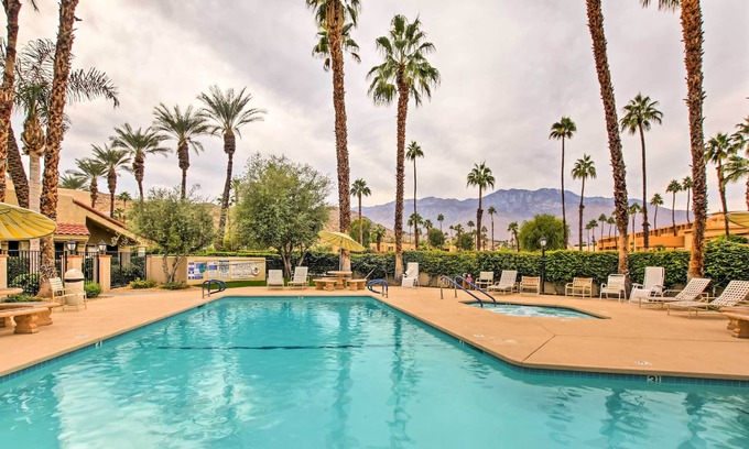 Palm Springs Condo | Pool & Hot Tub Access: Modern Palm Springs Condo