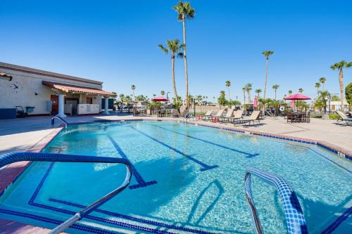 Yuma House | Pool, Hot Tub and Tennis Courts Yuma Home Near Dtwn
