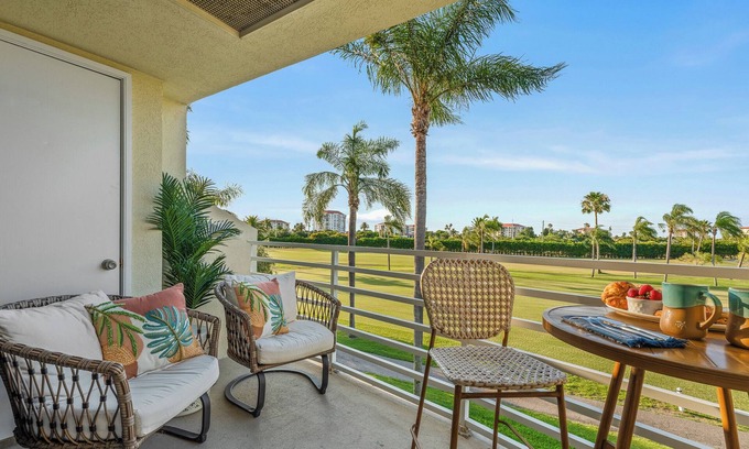 Isla del Sol Condo | Pool + Hot Tub + Beach Gear + Views. 5 Min to St. Pete Beach