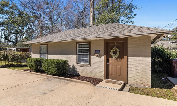 Hammond House | Pool, Hot Tub, Deck, King Bed