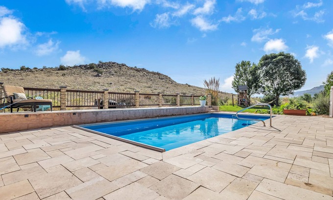 Redlands House | Pool, Hot Tub, Fire Pit, Privacy & Views Galore make for the Perfect Getaway!