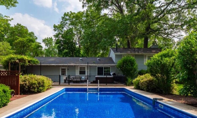 Vermilion Apartment | Pool|Hot Tub|Game Room|Remodeled|Sleeps 10