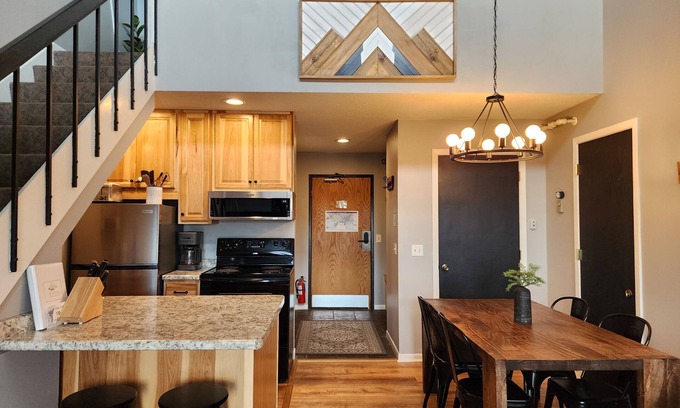 Lutsen Condo | 🌲Pool, Hot tub, Hiking, Golf, & more - Condo on Lutsen Mountainn