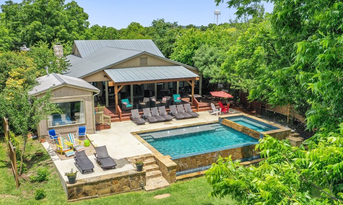 Kingsland House | Pool & Hot Tub, NEW BOAT DOCK,1 Story, Kayaks, Commercial Ice Maker