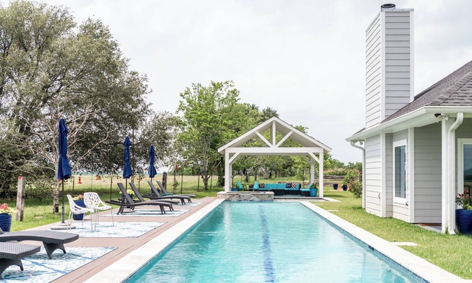 Burton House | Pool + Hot Tub + Pickleball Court + Gym- Sleeps 4