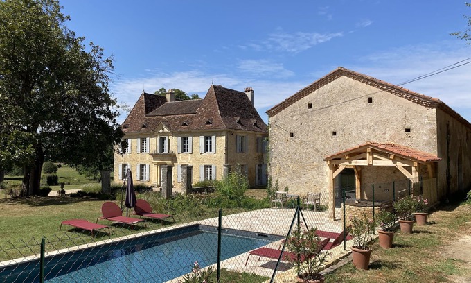 Saint-Chamassy Apartment | Pool House in a majestic and peaceful setting