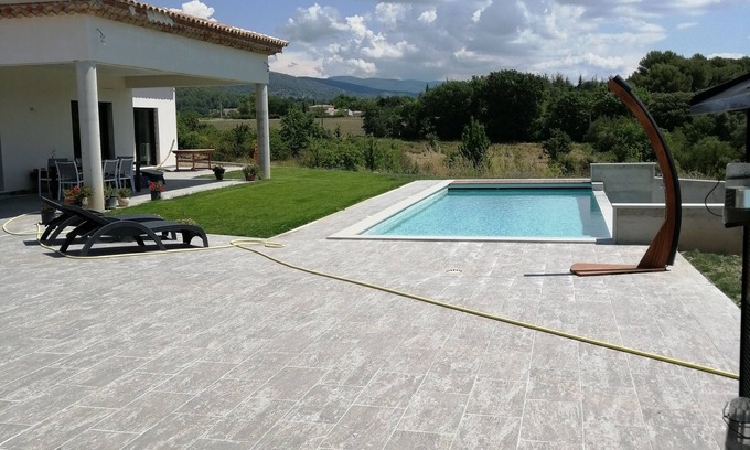 Puget House | Pool house in a large property at the foot of the Luberon mountains