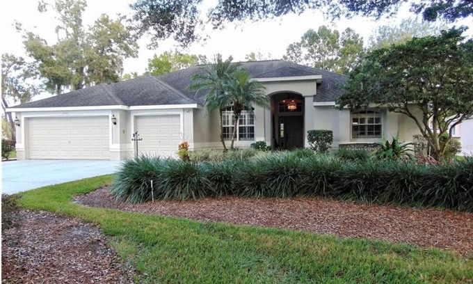 Plant City House | Pool House in Gated Community Close to TIA, Beaches, and Major Shopping King bed