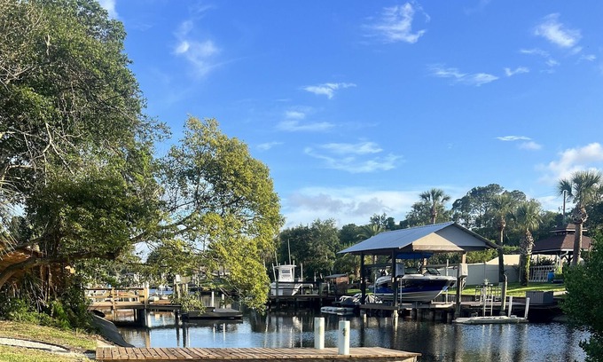 Isle of Palms House | Pool House on a water minutes from Beach/Mayo hospital