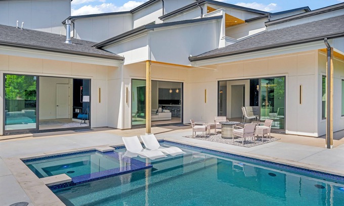 Northwest Dallas House | Pool/Jacuzzi/ 5-bedroom Luxurious house