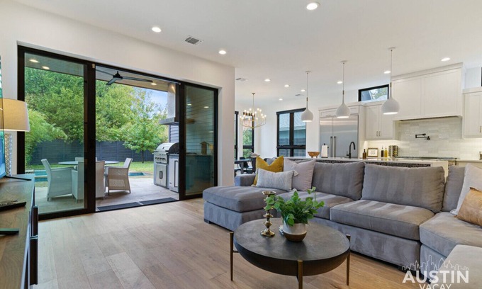Holly Apartment | Pool, Jacuzzi & Outdoor Entertaining Space in Spacious East Austin Gem
