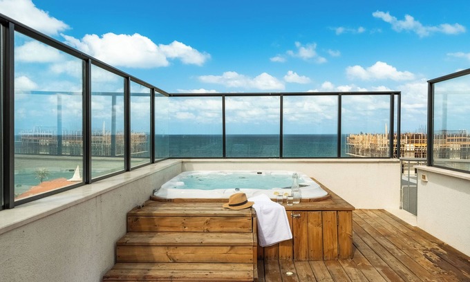 Haifa Apartment | Pool & Jacuzzi Penthouse by Sea N' Rent