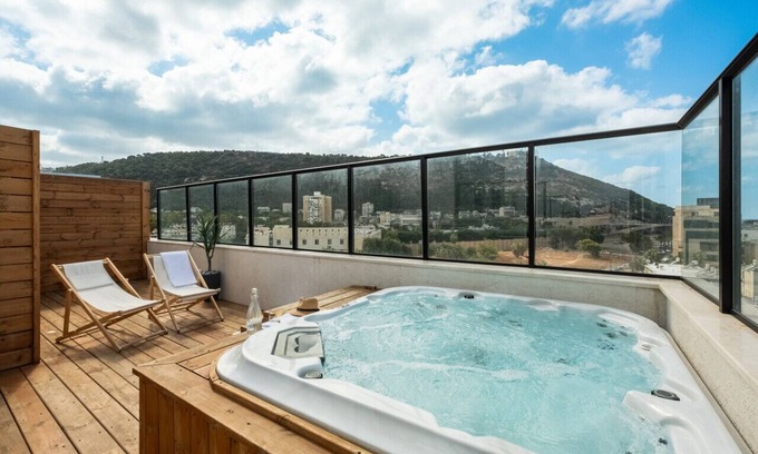 Haifa Apartment | Pool & Jacuzzi Seaview Penthouse