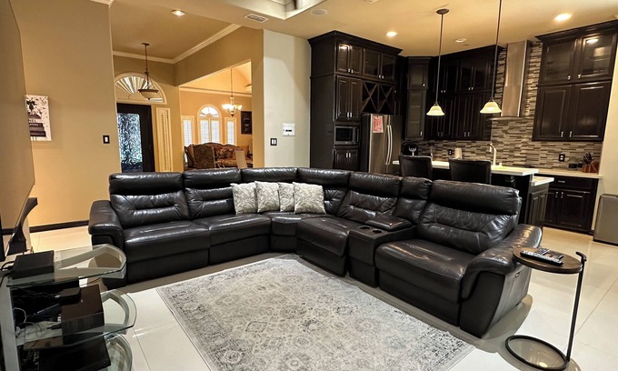 McAllen House | Pool/Kingbed/Awesome grill