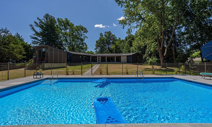 Redding Ridge House | POOL @LABOR DAY SPECTACULAR MidCenturyMod Renovated 1 LEVEL paradise +EV charger