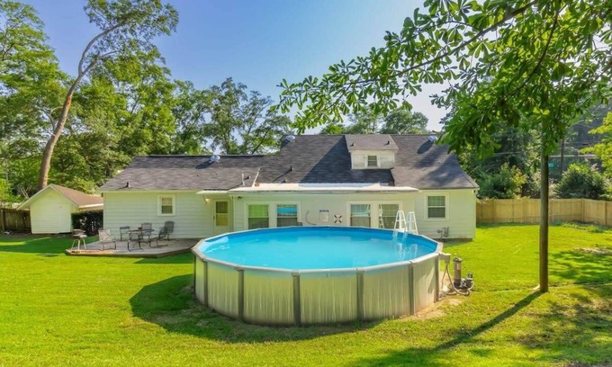 Columbus Apartment | Pool! Near Downtown&Parks- The Cozy Guest Cottage