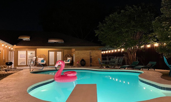 Richardson House | Pool Paradise Arcade Ping-Pong Darts Fire Pit Wii
