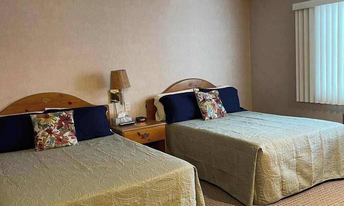 Bellaire Condo | Pool Pass Walk to ski hill or golf villa