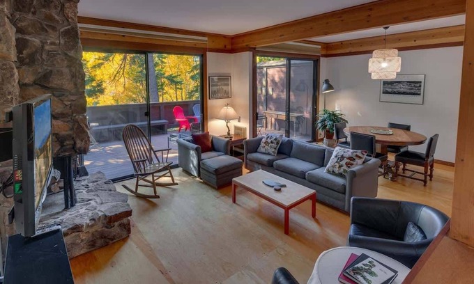 Tahoe Tavern House | Pool|Pier|Beach|Tennis|Pickleball|Walk to Town