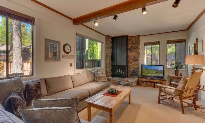Comstock Acres House | Pool|Pier|Beach|Tennis|Pickleball|Walk to Town