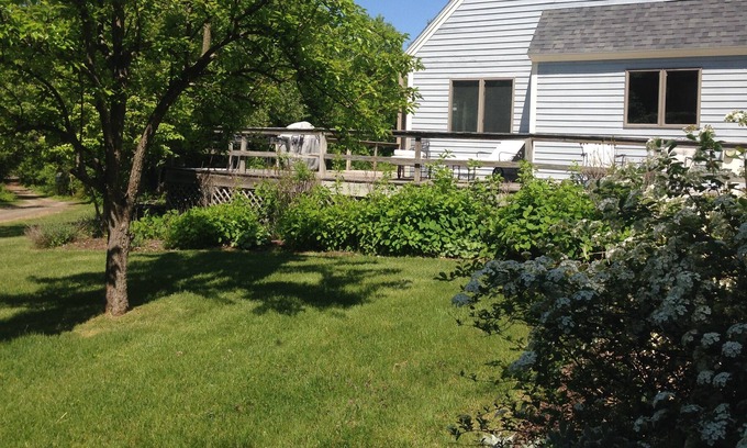 Hollowville House | Pool-Pond-Privacy Country Chic Near Hip Urban Town