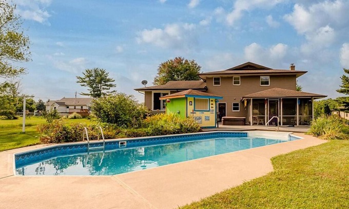 Bridgman House | Pool & Pond Retreat | Hot Tub | 2 Acres