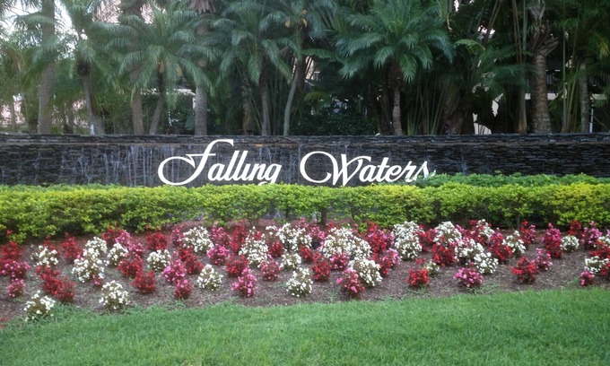 Naples Condo | POOL POOL POOL nFANTASTIC 2 BR/2 BA NEXT TO POOL & CLUBHOUSE ON THE FIRST FLOORn