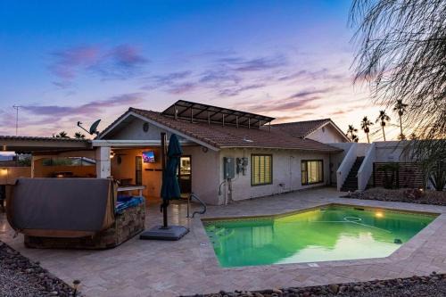 Lake Havasu City House | Pool Pool Table Spa Fire Pit Game Room
