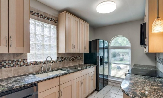 Northeast Carrollton House | Pool, Sauna & Wellness Retreat