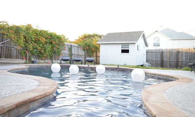 Mesquite House | Pool Side Texas Style Retreat