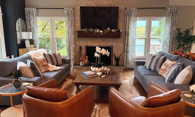 Mount Mourne House | Pool, Spa, firepit, kayaks, paddle-boards, amazing location, premium comfort!