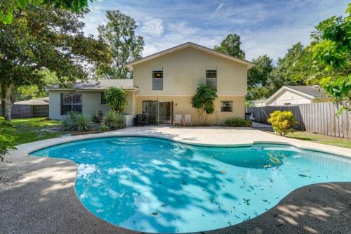 Bearss Plaza House | Pool Spacious central home 7Mile to Beach