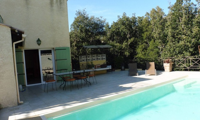 Cabrerolles House | pool studio in quiet and relaxing village