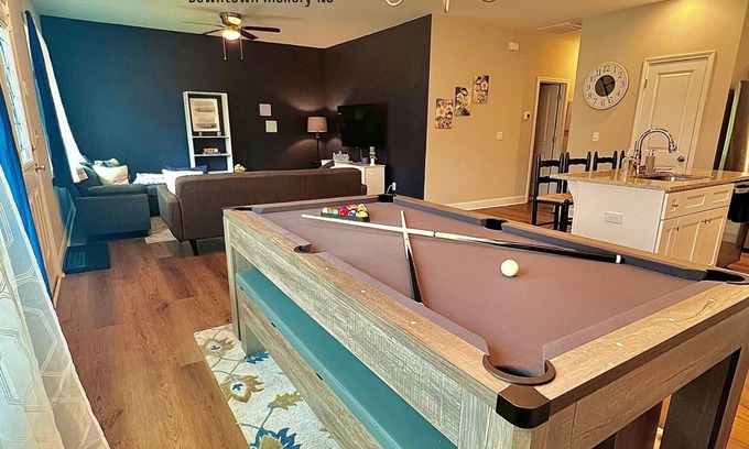 Hickory House | Pool Table, Cozy, Basketball hoop, Game console, loaded kitchen! Beautiful home