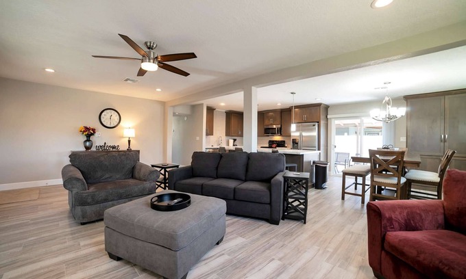 Papago Parkway House | Pool Table, garage, FREE GOLF, & Dog Friendly! Near ASU, Tempe, Old Town Scottsdale & Giants Stadium