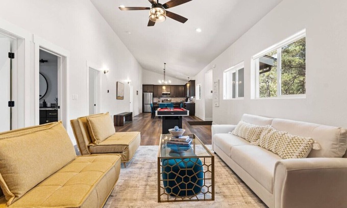 Florissant House | Pool Table | Hot tub | Modern Kitchen