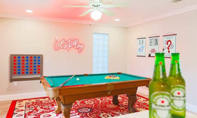 Pinellas Park House | Pool Table, Minigolf, Games @ Pondside Funhouse